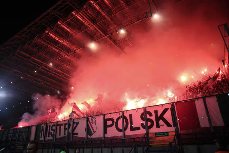 Legia Warszawa została ukarana za burdy kibiców w Belgii.