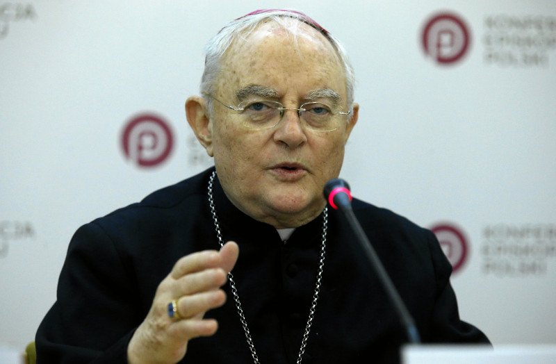 Abp Henryk Hoser porównał protest niepełnosprawnych do protestu lekarzy rezydentów.