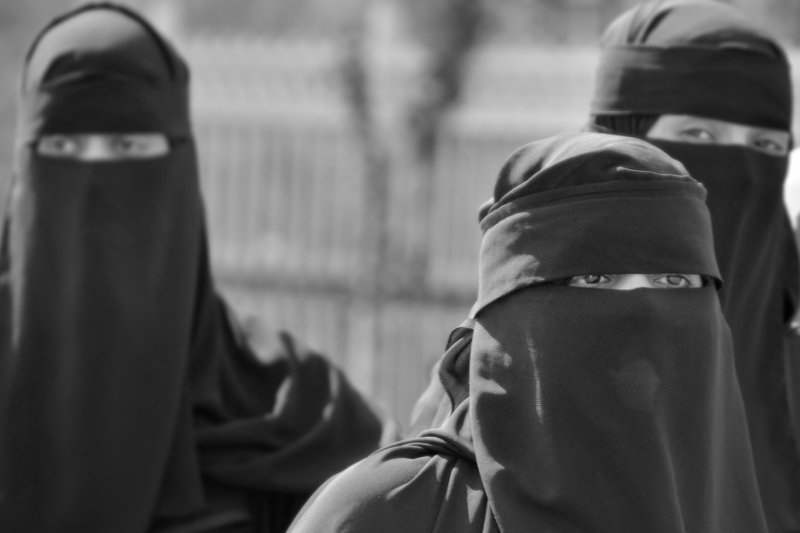 Zakrywanie twarzy hidżabem zwiększa zyski prostytutek?