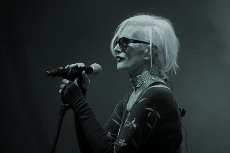 Kora w piosenkach śpiewała nie tylko o czasach komuny, ale i swojej, mrocznej przeszłości