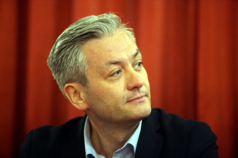 Robert Biedroń chciał wprowadzić miejski program edukacji seksualnej w szkołach. Pomysł upadł dzięki radnym z PiS i... PO.