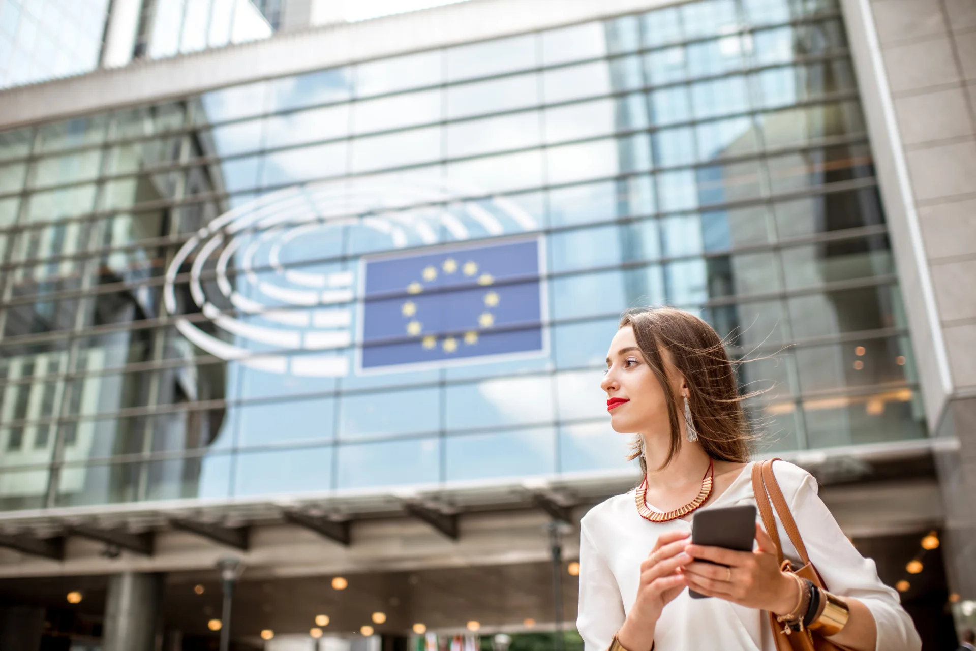 Wymyślona przez Komisję Europejską kampania #EuandME popularyzuje wiedzę o możliwościach, jakie daje młodym osobom Unia Europejska