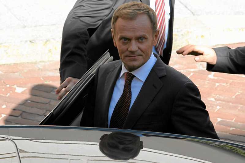 Szef rządu Donald Tusk jest najbardziej krytykowanym politykiem w mediach