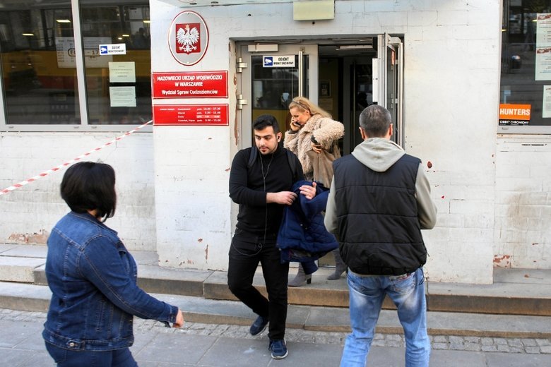 W Polsce oficjalne prawo pobytu ma 372 tysiące cudzoziemców. Większość z nich przyjechało w poszukiwaniu pracy.