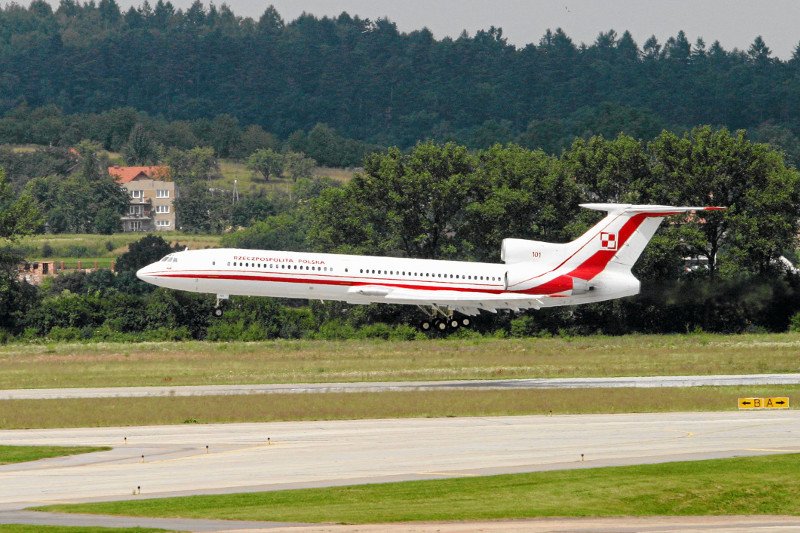 W trakcie lotu samolotu rządowego do kokpitu wchodzili m.in. Mariusz Kazan oraz Andrzej Błasik.