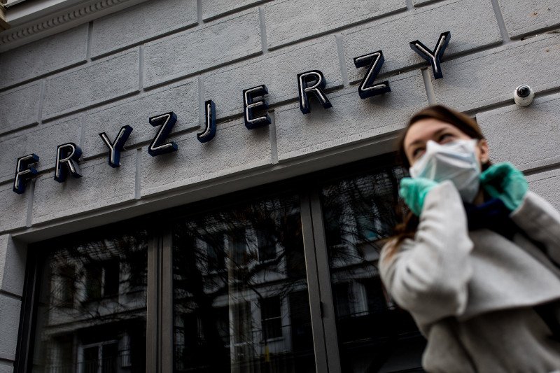 Salony kosmetyczne i fryzjerskie zostaną odmrożone w trzecim etapie. Wciąż nie wiadomo, kiedy to nastąpi. Zdjęcie poglądowe.