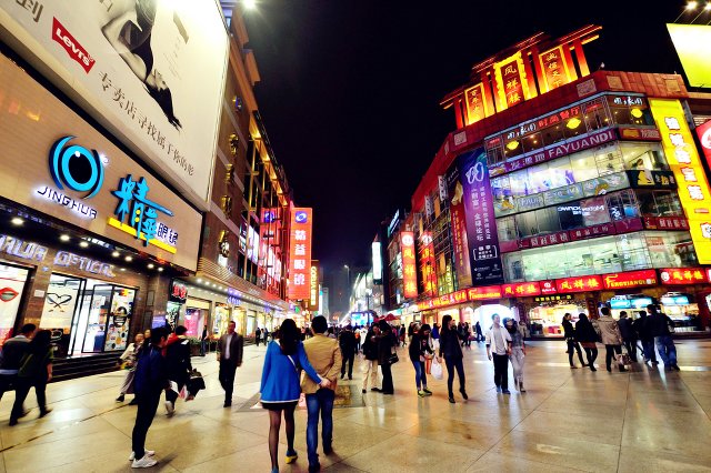 Deptak w Chengdu wygląda lepiej niż Piotrkowska w Łodzi. Co polskie firmy mogą zaoferować mieszkańcom chin.