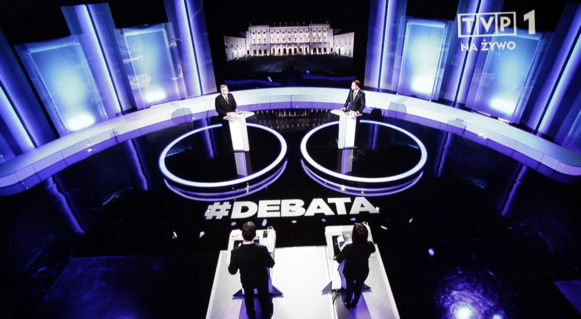 Debata przed II turą wyborów prezydenckich (przed I turą Bronisław Komorowski na debacie się nie pojawił) prowadzona przez Krzysztofa Ziemca i Dorotę Gawryluk.