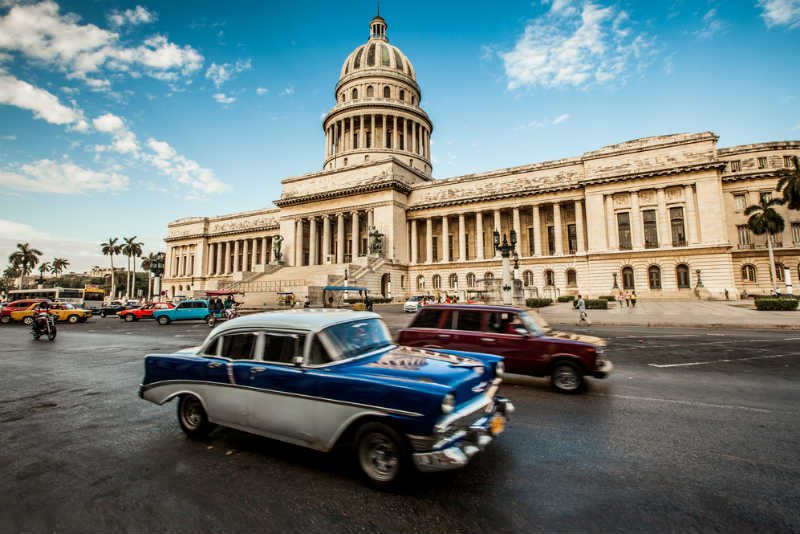 Stany Zjednoczone normalizuje stosunki dyplomatyczne i gospodarcze z Kubą. Po ponad pięciu dekadach.