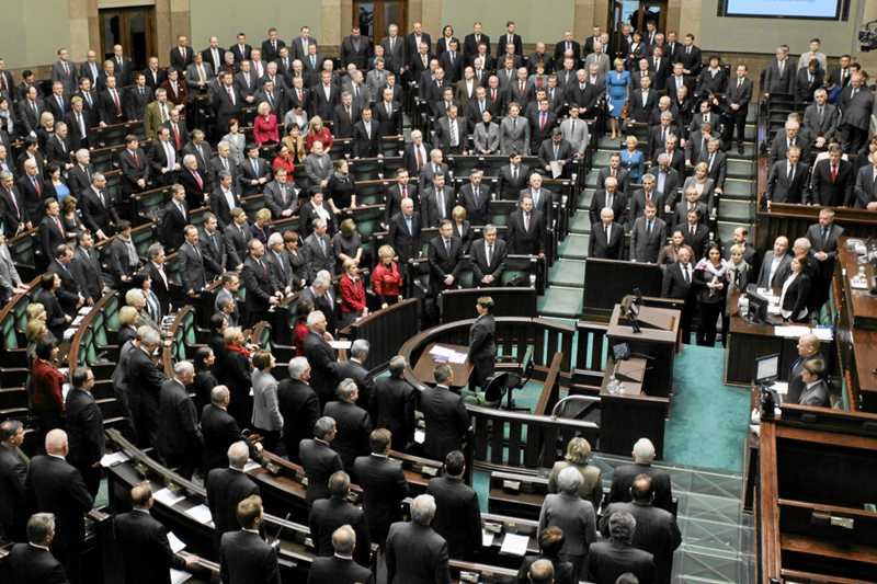 46 posłów PO zagłosowało przeciwko związkom partnerskim. Można wysłać do nich maila.