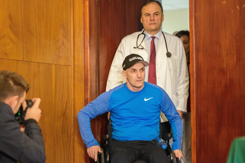 Beata Szydło przyznała specjalną rentę Tomaszowi Gollobowi.