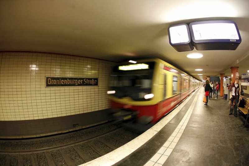 W niemieckim Duisburgu zderzyły się dwa pociągi metra.