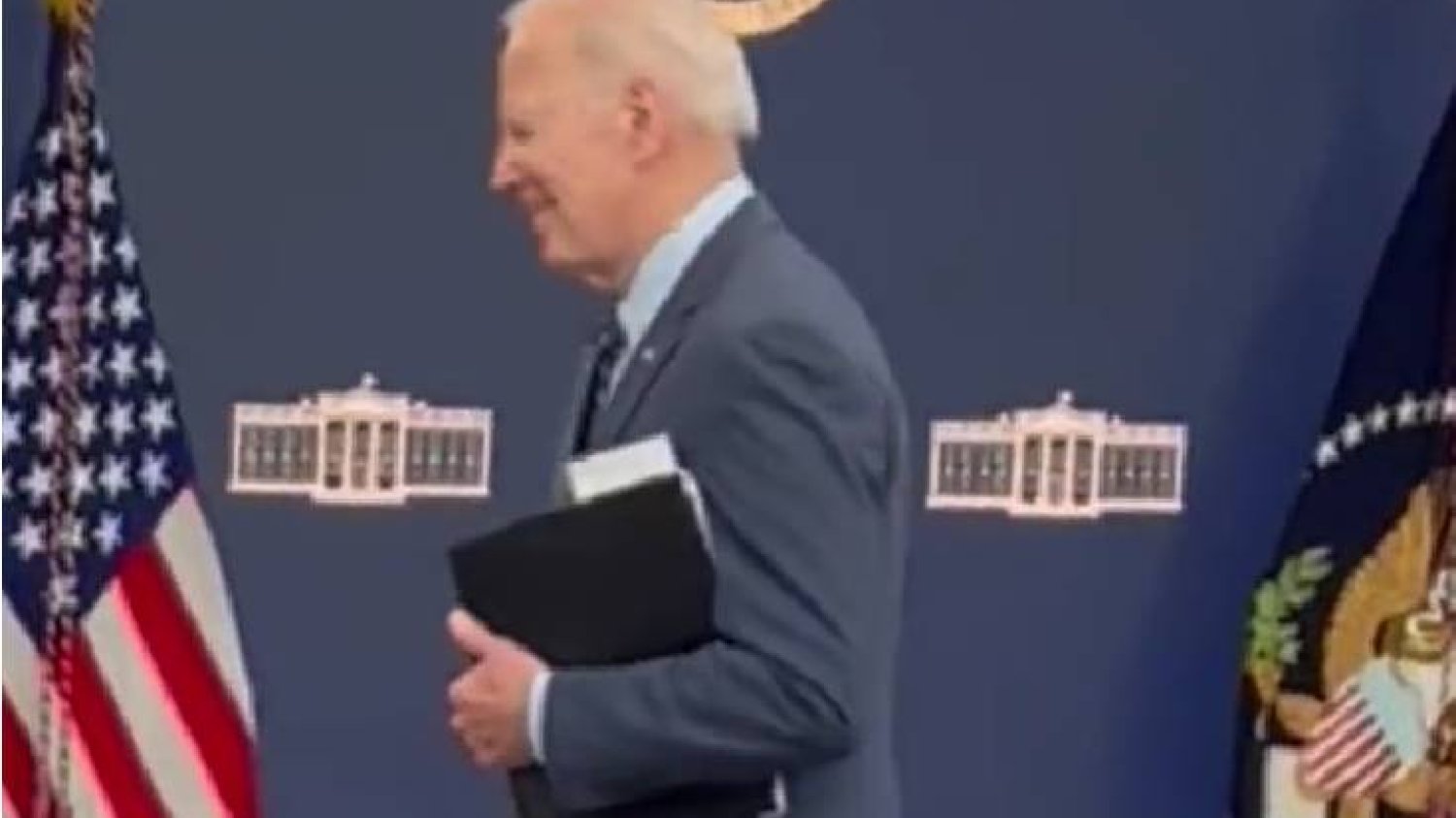 Joe Biden zapytany przez dziennikarza o Polskę. Uśmiechnął się i wyszedł