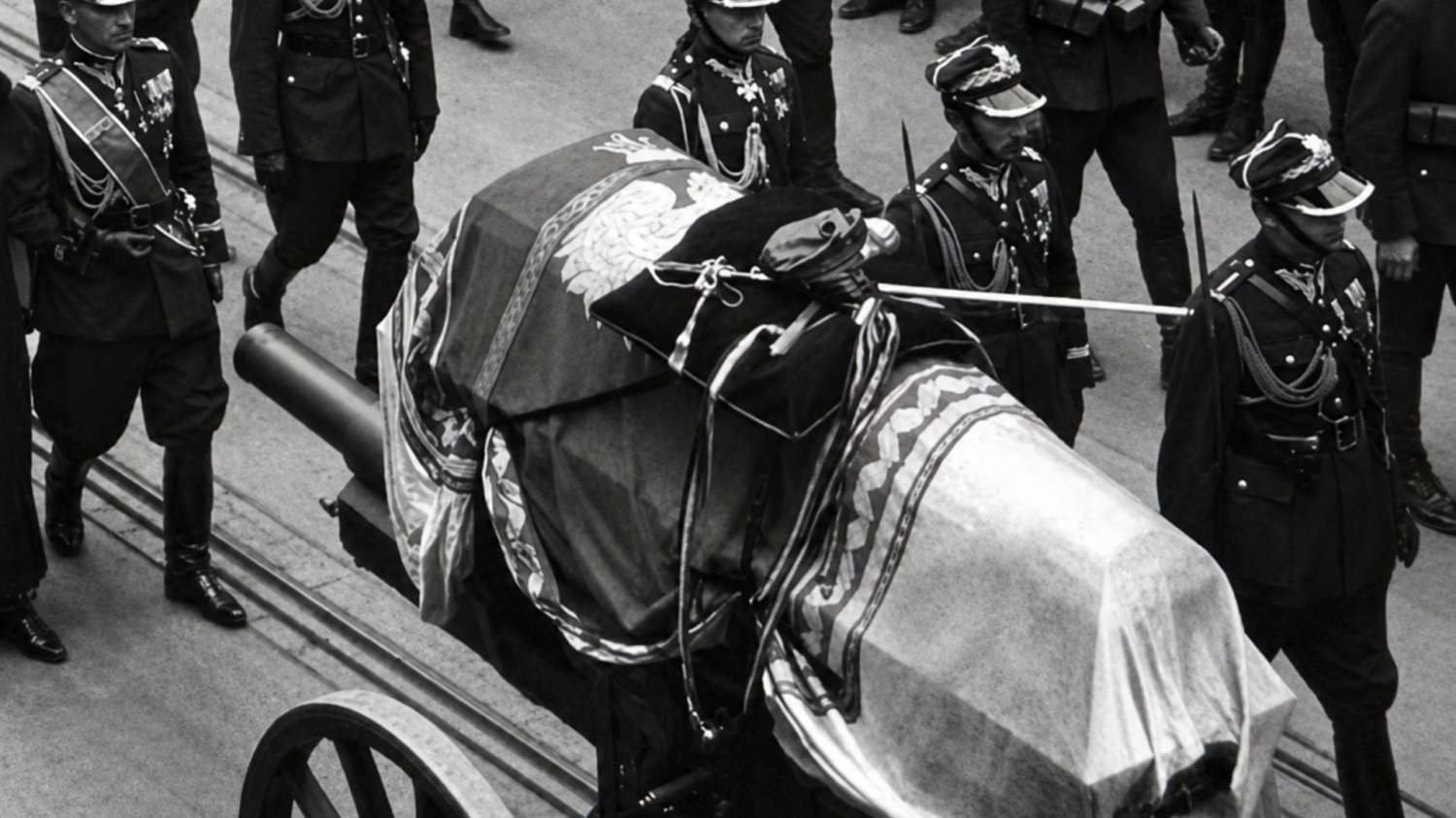 Niepublikowany film z pogrzebu Marszałka Piłsudskiego (1935) – Narodowe Archiwum Cyfrowe
