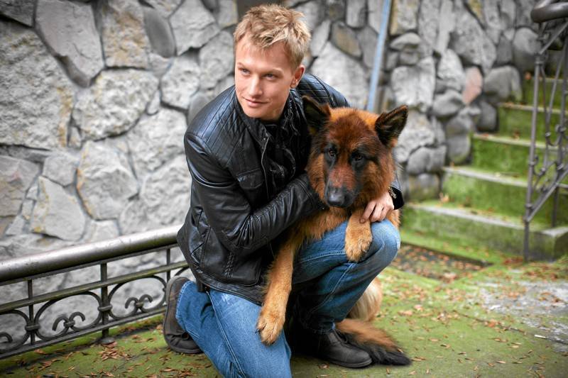 Kuba Wesołowski na planie serialu "Komisarz Alex"