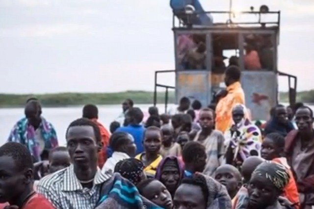 Jeden z promów pływających po sudańskiej części Nilu