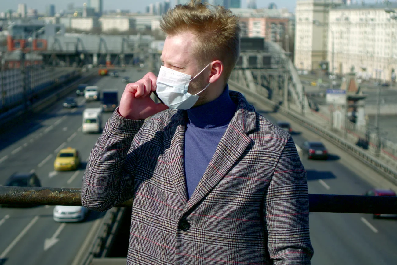 Nawet krótkotrwałe narażenie na smog może powodować mgłę mózgową.