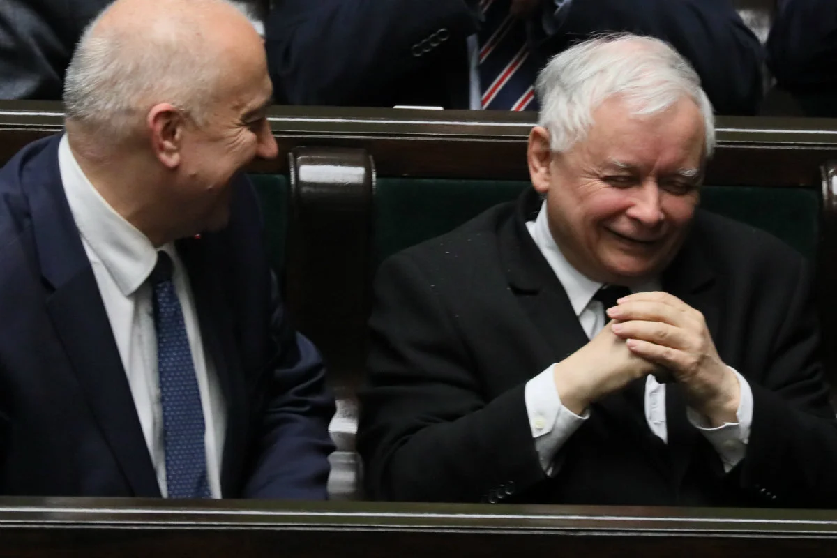 Nocne głosowania w Sejmie zakończyły się o 2.30. Borys Budka z PO zwrócił uwagę na prawo do odpoczynku pracowników kancelarii Sejmu.
