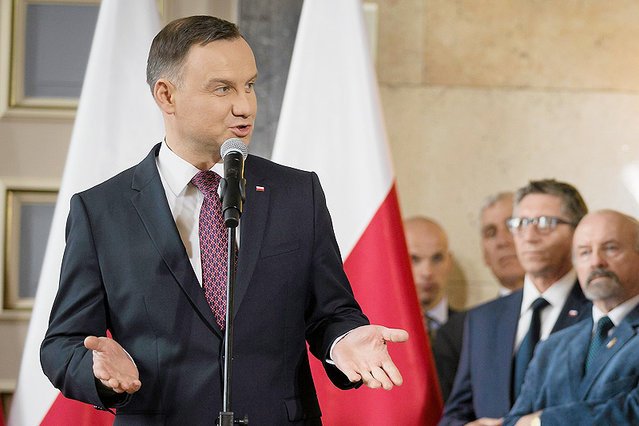 Andrzej Duda musi zabić "Adriana".