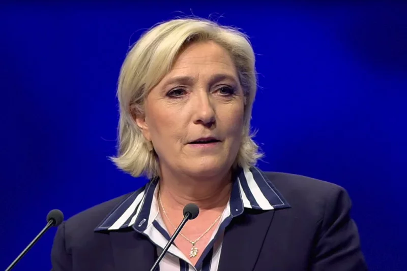Marine Le Pen pomimo przegranej cieszy się ze swojego wyniku.