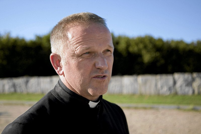 Ks. Lemański ma jeszcze dziś opuścić parafię.