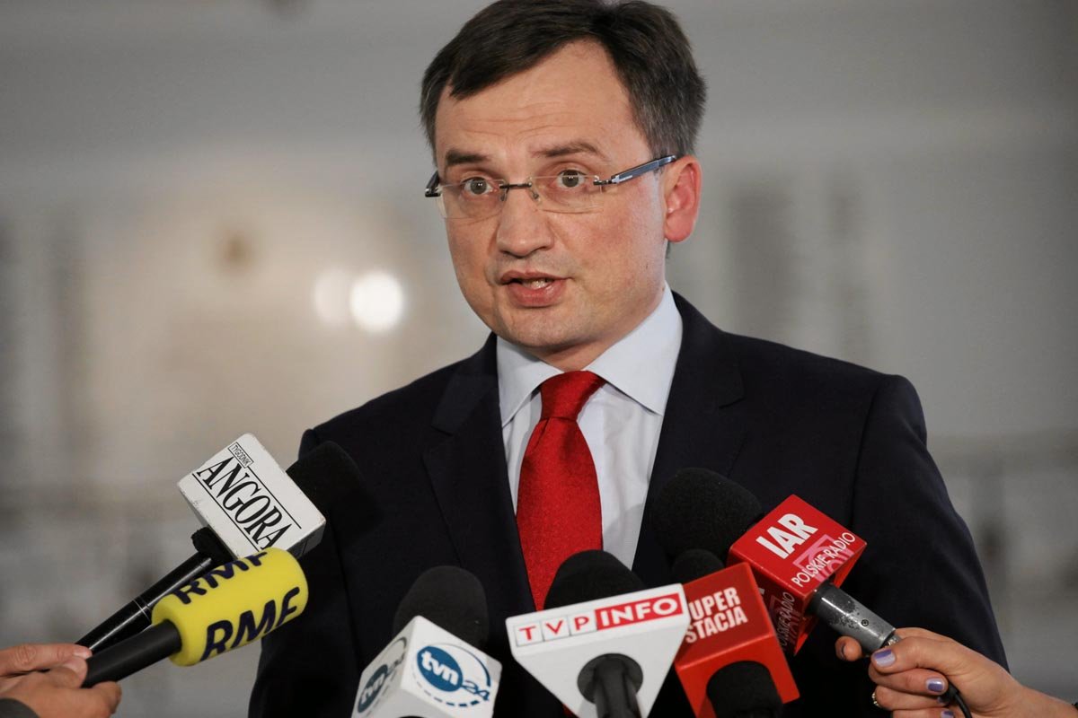 Zbigniew Ziobro powinien wiedzieć, że atak na wolność mediów to prosta droga do otwartej wojny z Białym Domem.