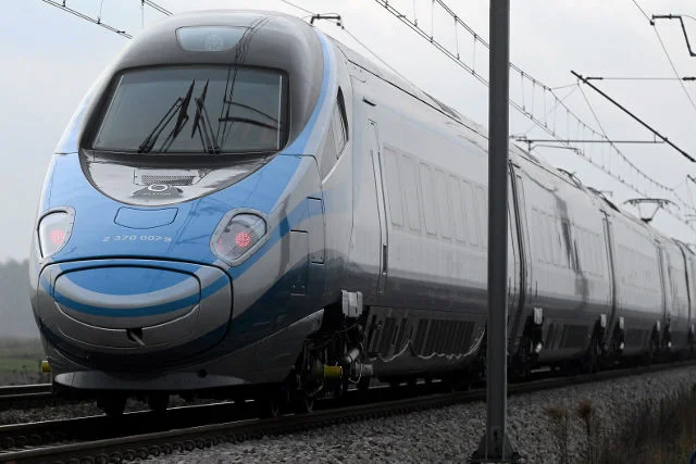 "Dziennik Gazeta Prawna" twierdzi, że zamówione przez PKP Intercity pociągi Pendolino mają zbyt długie nosy