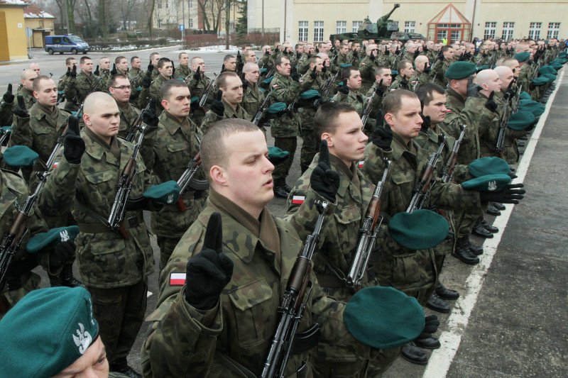 Jedynie 27 proc. rodaków skłonnych byłoby z bronią w ręku walczyć o wolną Polskę.