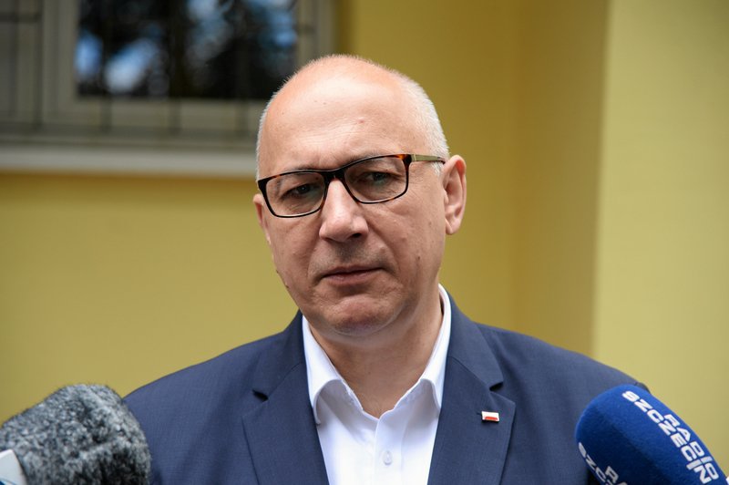 Europoseł PiS Joachim Brudziński podziękował lekarzom i innym pracownikom służby zdrowia za walkę w koronawirusem. Medycy odpowiedzieli przypominając fakty z niedawnej przeszłości.