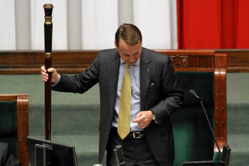 Radosław Sikorski przesadził nazywając Antoniego Macierewicza "świrem".