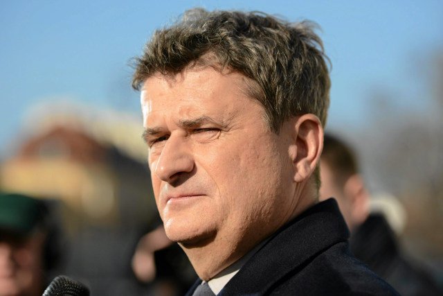 Janusz Palikot uważa, że "lepiej się poddać, niż prowadzić wojnę".