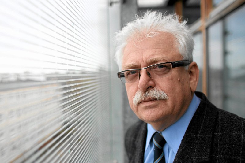 Romuald Szeremietiew 25 lat temu był bliskim współpracownikiem Macierewicza. Dziś odchodzi z Akademii Sztuki Wojennej, bo nie zgadza się z szefem MON.