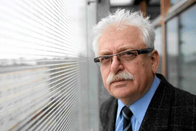 Romuald Szeremietiew 25 lat temu był bliskim współpracownikiem Macierewicza. Dziś odchodzi z Akademii Sztuki Wojennej, bo nie zgadza się z szefem MON.