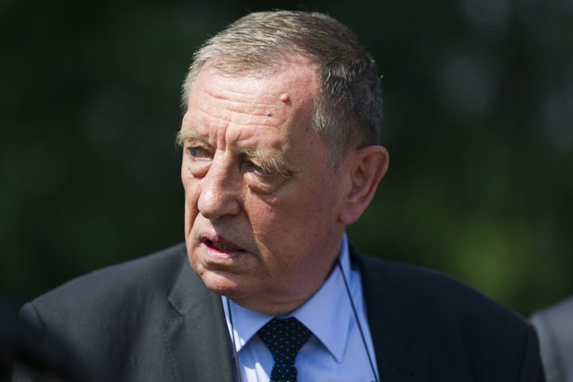 Karma zawsze wraca? Nieznani sprawcy wycięli drzewa na działce ministra Szyszki.