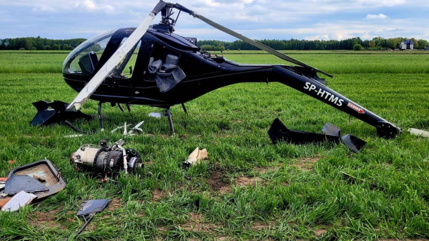 Poważny wypadek na Mazowszu. Śmigłowiec rozbił się podczas lądowania Wypadek na Mazowszu. Śmigłowiec rozbił się przy próbie lądowania