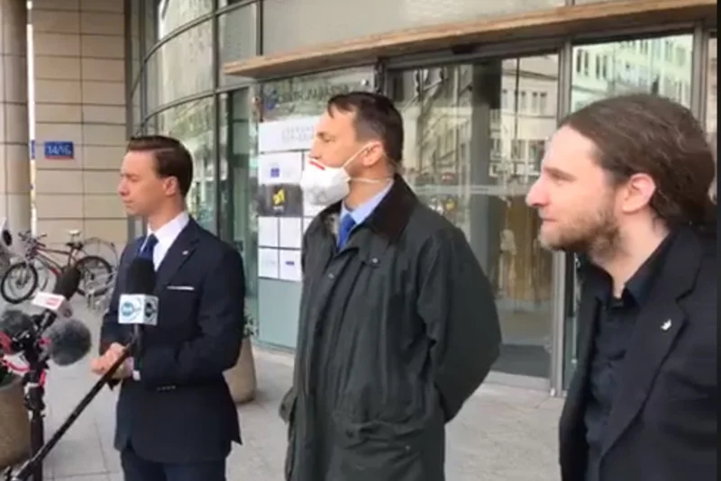 Radosław Sikorski przerwał konferencję polityków Konfederacji.