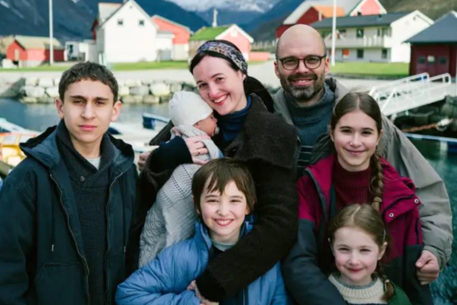 "Fjord" jest faworytem do Złotej Palmy w Cannes. Film ze Stanem uderza w czuły punkt Renate Reinsve i Sebastian Stan w filmie "Fjord"