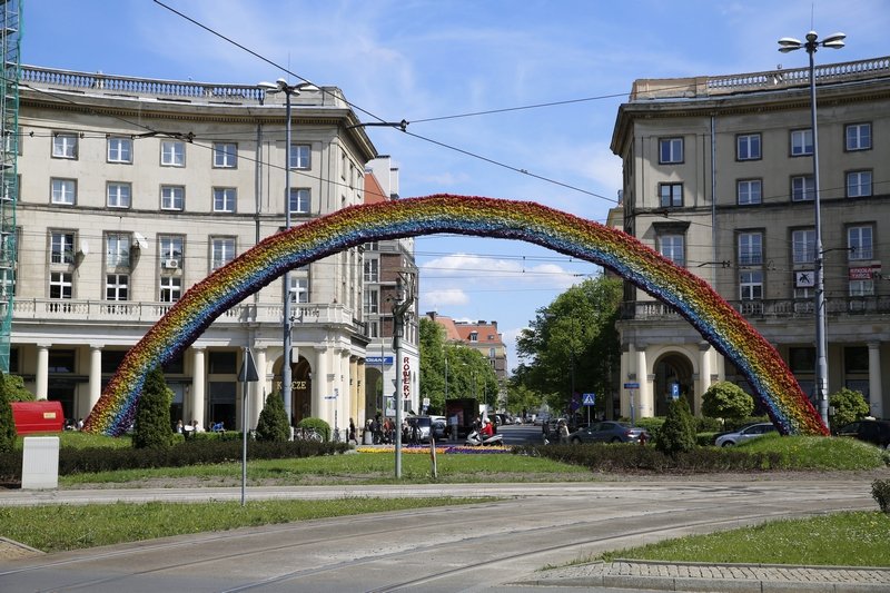 Plac Zbawiciela może stać się plenerową kawiarnią.