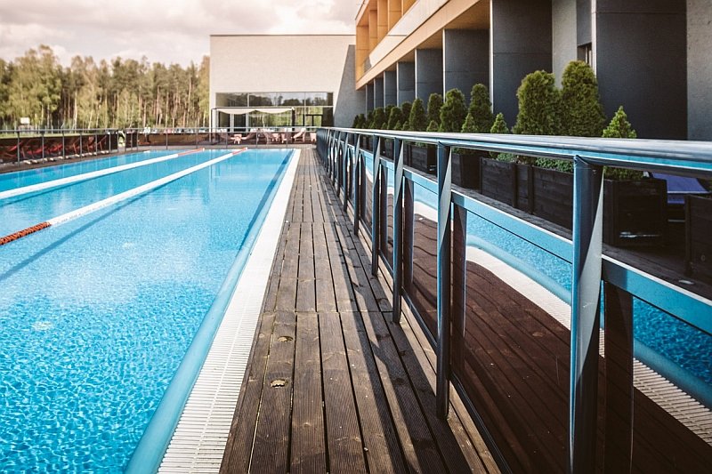 Hotel BoniFaCio SPA & Sport Resort  to czterogwiazdkowy obiekt o imponującej sportowej infrastrukturze, ze świetną restauracją i winoteką, luksusowym SPA, o designie wkomponowanym w otoczenie idealne na wakacje