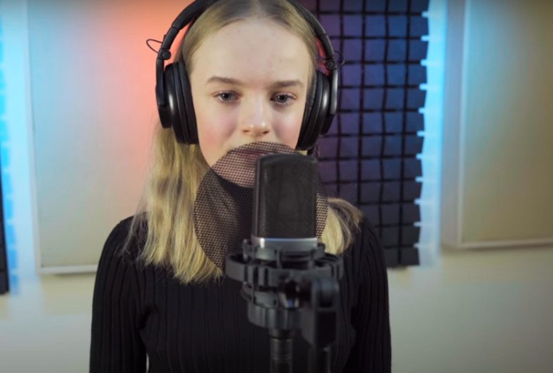 Córka Cugowskiego idzie w ślady ojca. Wokal Weroniki podbija sieć [WIDEO].