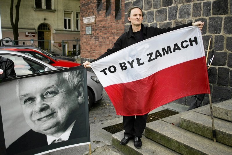 Jeden z transparentów obecnych na powtórnym pogrzebie Anny Walentynowicz.