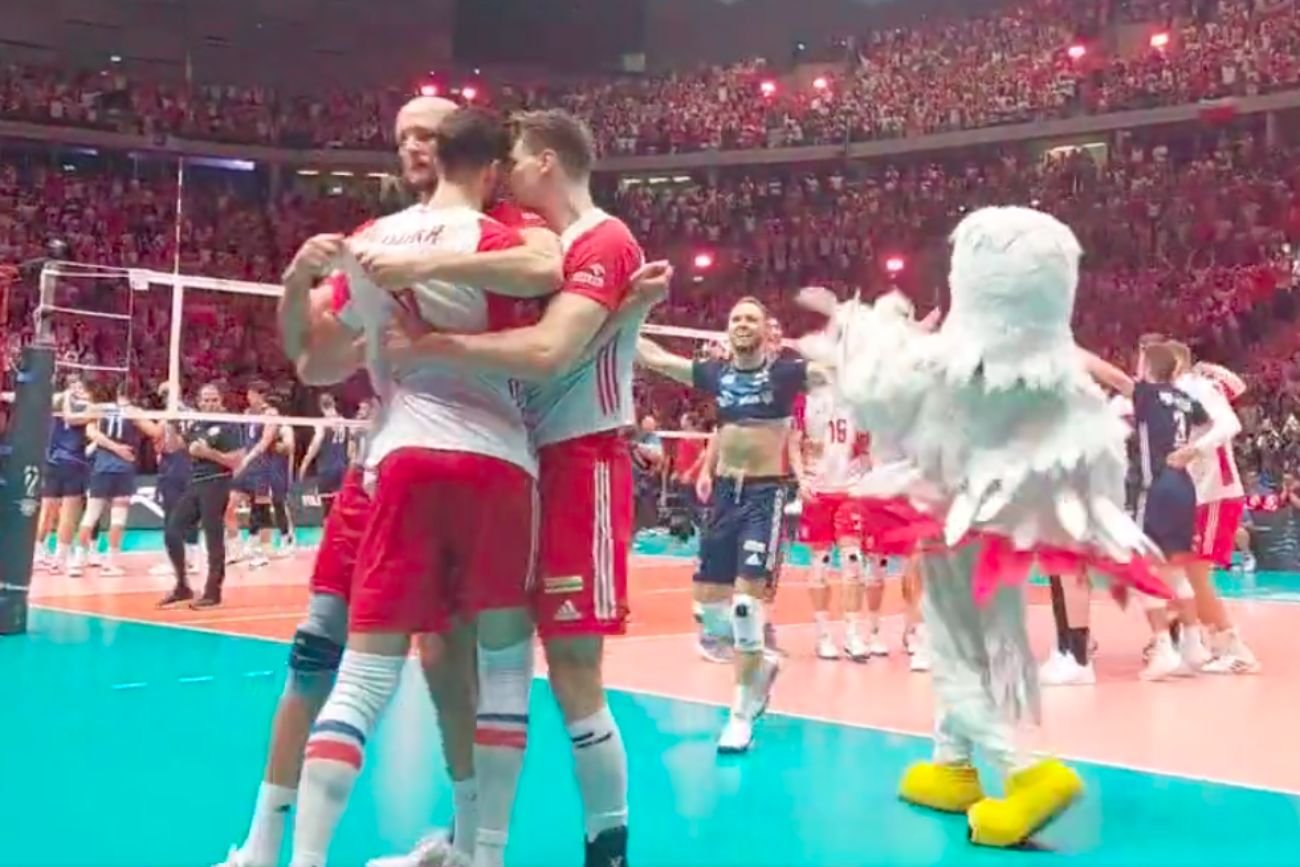 Kurek ruszył do bohatera meczu i niemal zdarł z niego koszulkę. To co zrobił, przeszło do historii