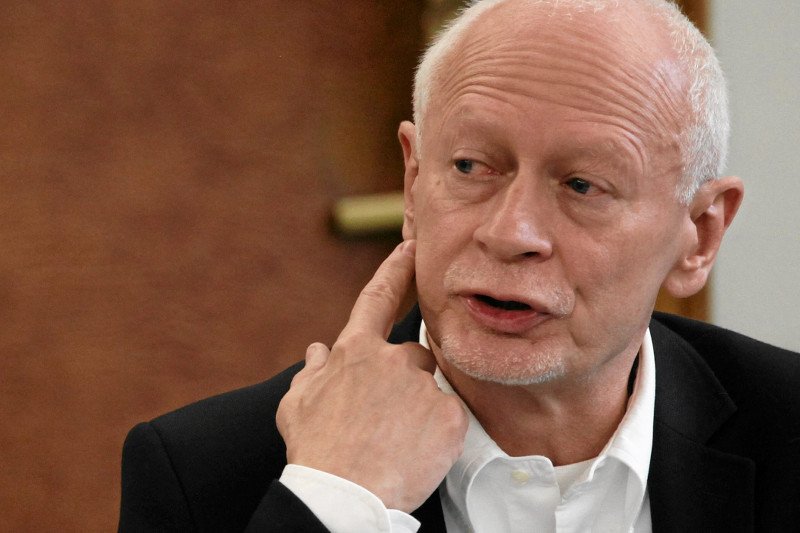 Michał Boni na Twitterze pisze, że Korwin-Mikke go spoliczkował.