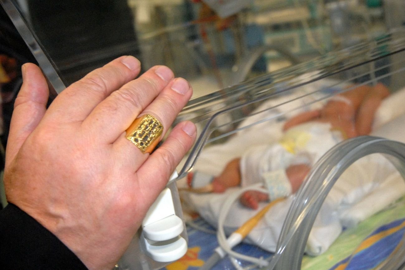 Księża łamią procedury medyczne w szpitalach?