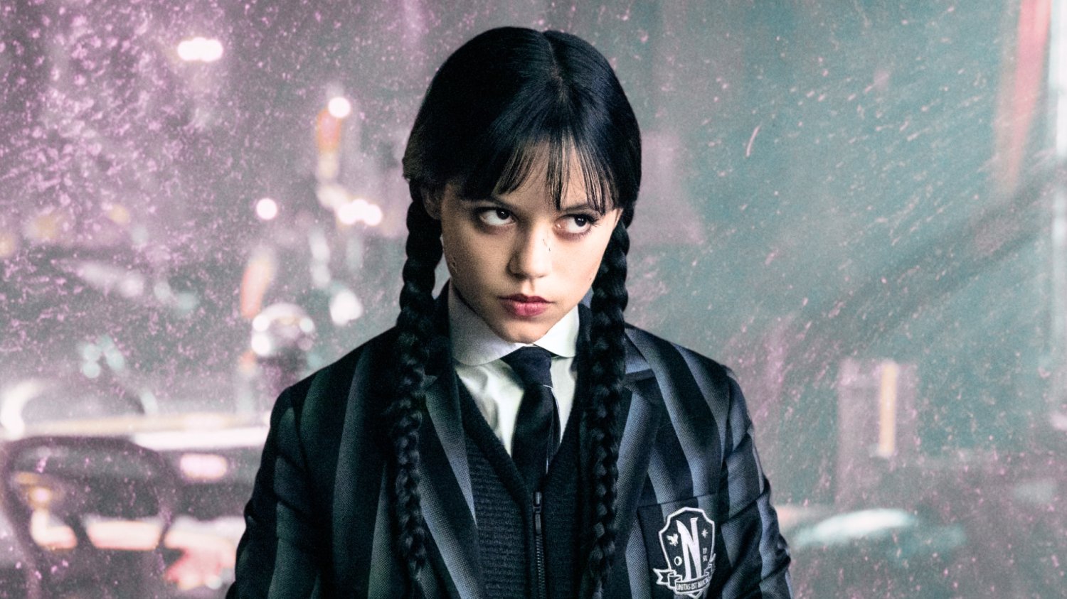 "Wednesday" zamienia się w "Emily w Paryżu". Jedno zdjęcie i fani oszaleli Jenna Ortega w serialu "Wednesday"