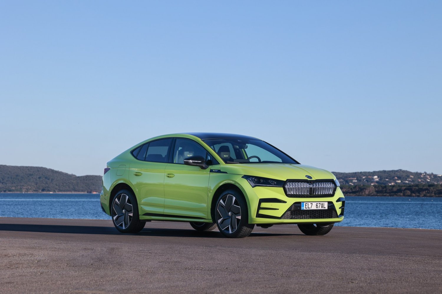 Skoda Enyaq Coupe iV vRS robi świetne wrażenie.