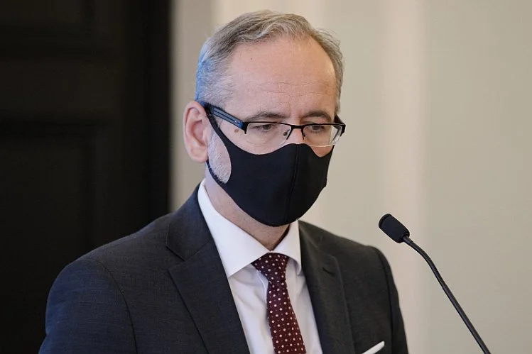 Działania szefa resortu zdrowia Adama Niedzielskiego oceniło negatywnie 41,3 proc. biorących udział w badaniu.