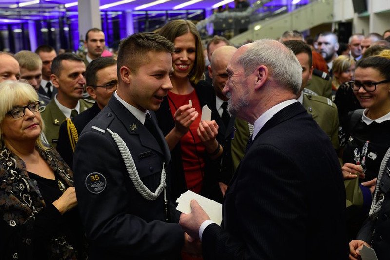 Antoni Macierewicz na opłatku z żołnierzami w Gorzowie Wielkopolskim.