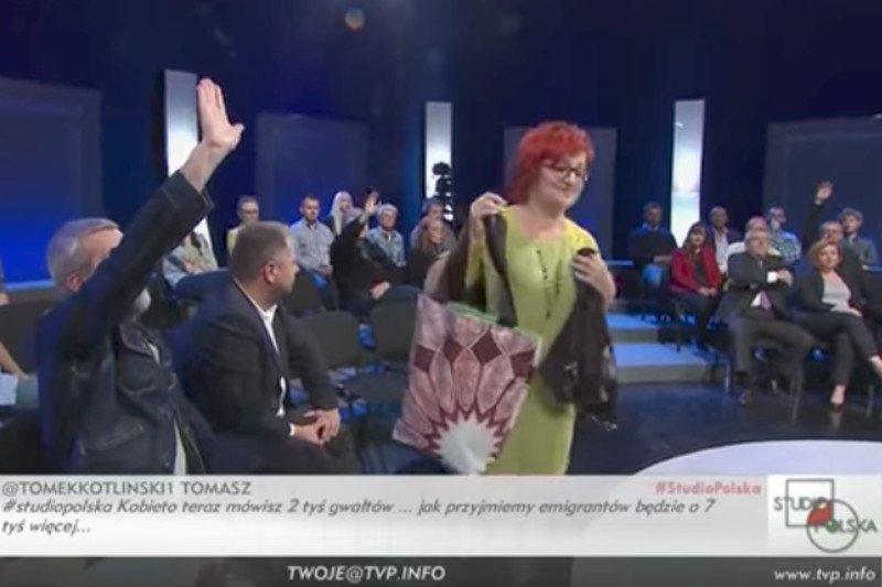 "Idźcie za ciosem i wypad z PL". Tak narodowcy z ONR zareagowali na wyjście "lewusów" ze studia TVP w trakcie programu "Studio Polska" poświęconemu problemowi uchodźców.