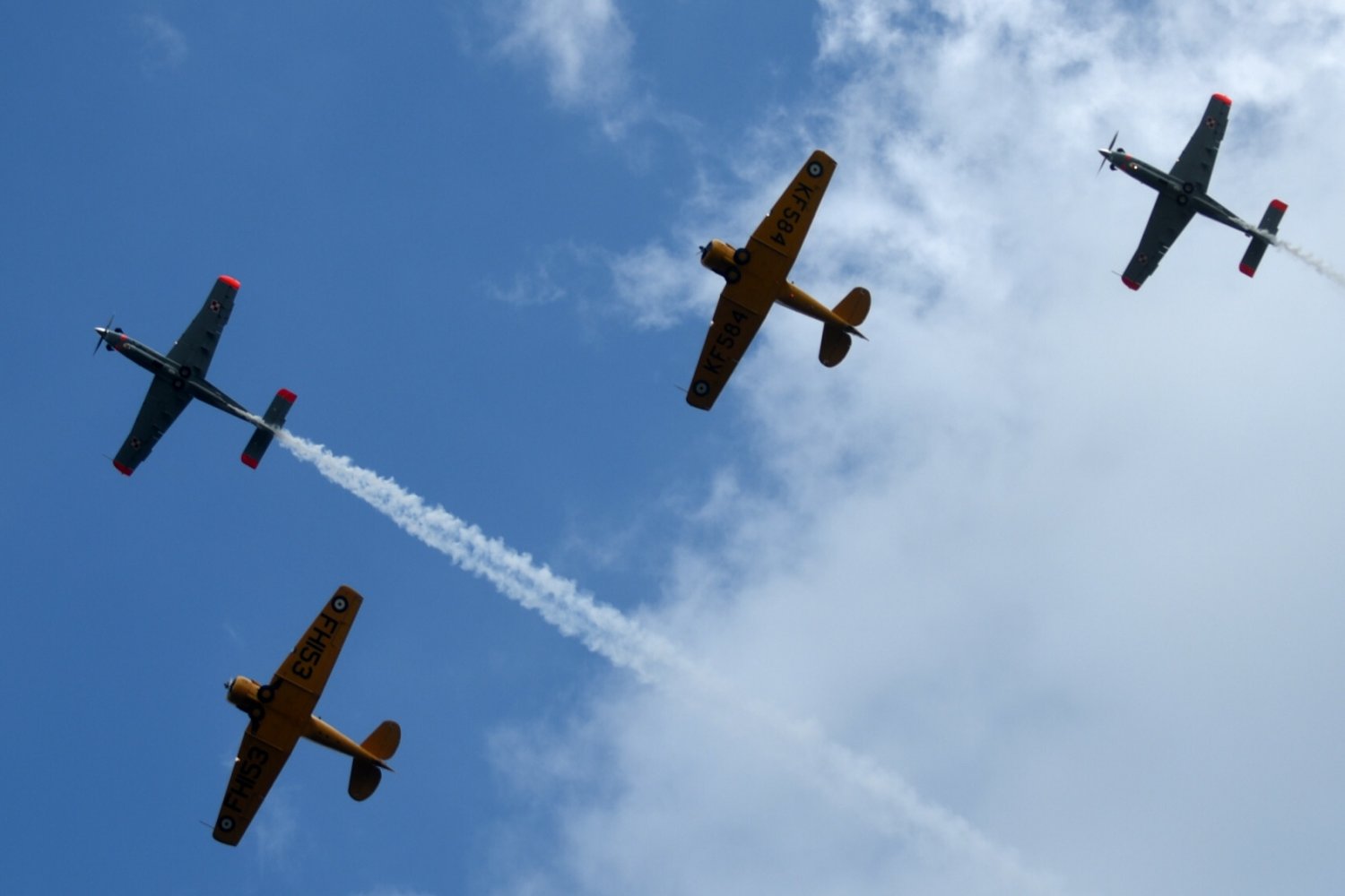 Samoloty podczas otwarcia lotniska w Radomiu.